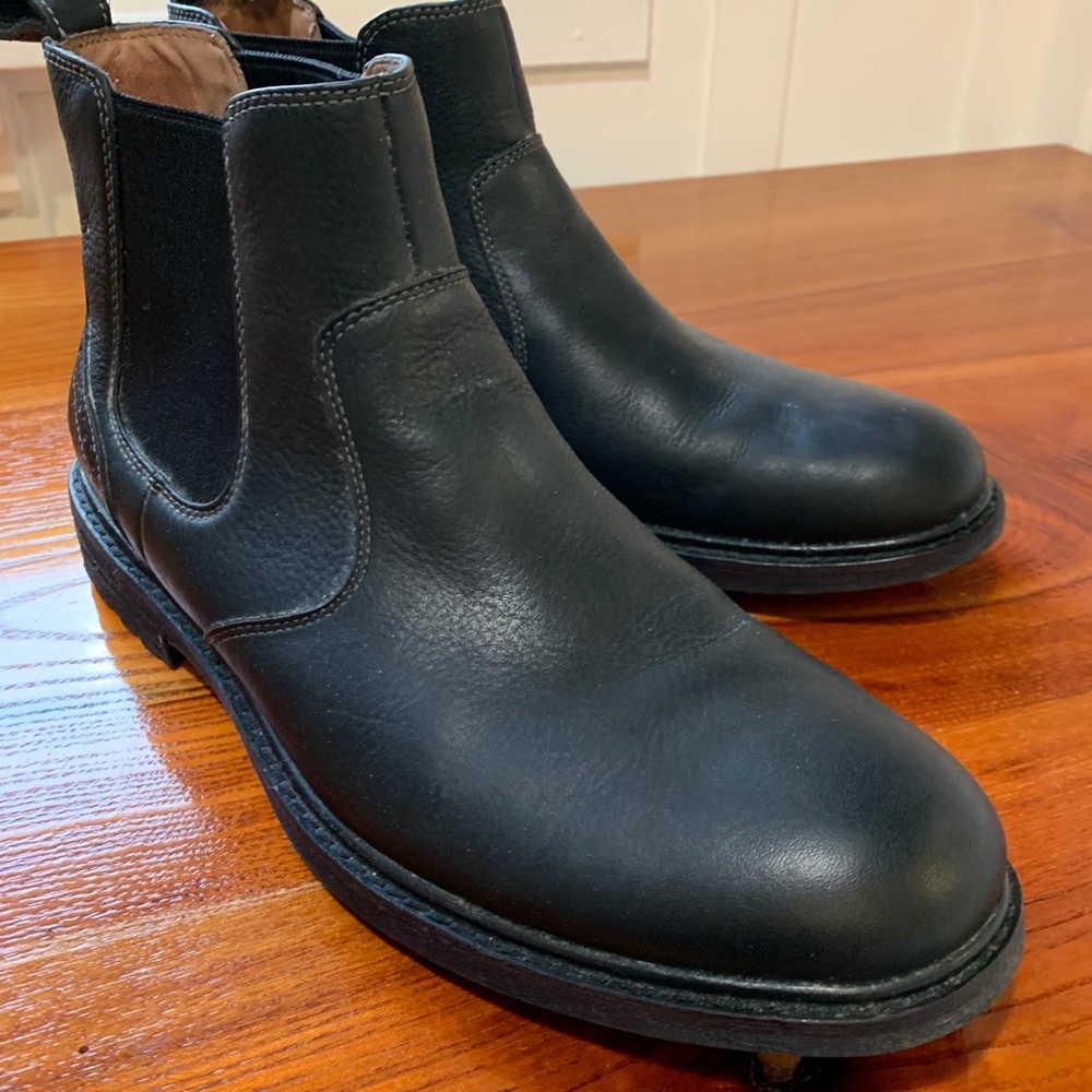 EUC-men’s Clark Chelsea black pull on boot